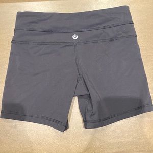lulu bike shorts size 2